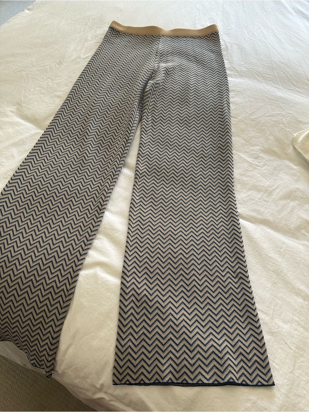 Forever 21 Chevron Knit Pants Navy and Cream size large